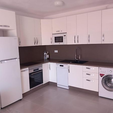 Victoria Court 2- Lovely Apartment 25 Arona  Esterno foto