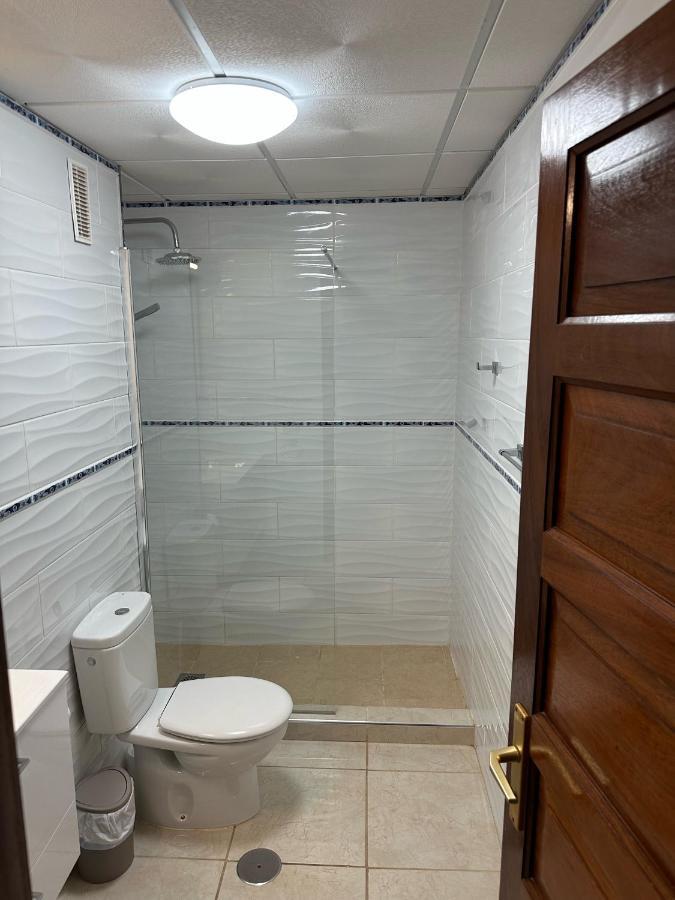 Victoria Court 2- Lovely Apartment 25 Arona  Esterno foto