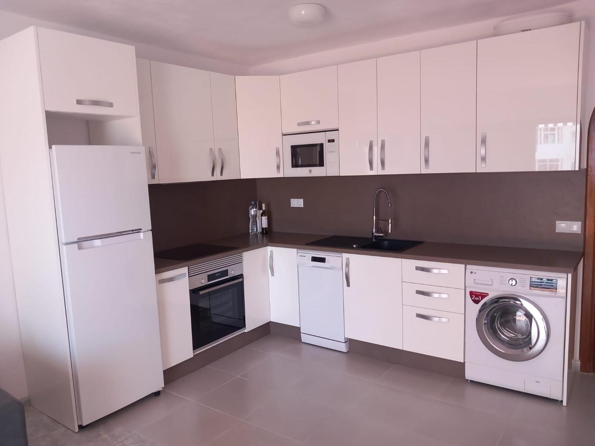 Victoria Court 2- Lovely Apartment 25 Arona  Esterno foto